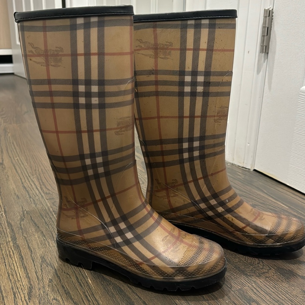 Burberry rainboots